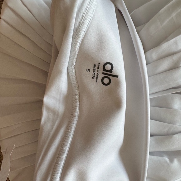 ALO Yoga White Pleated Skater Skirt - Picture 4 of 5